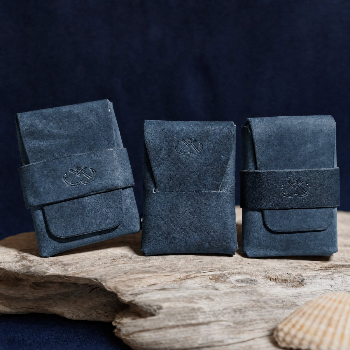 The Clipper in Navy Pueblo leather