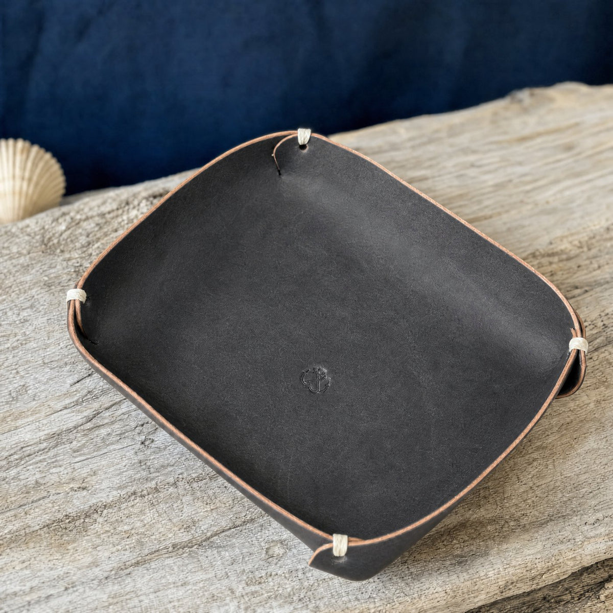 The Stowaway in Black Pueblo leather