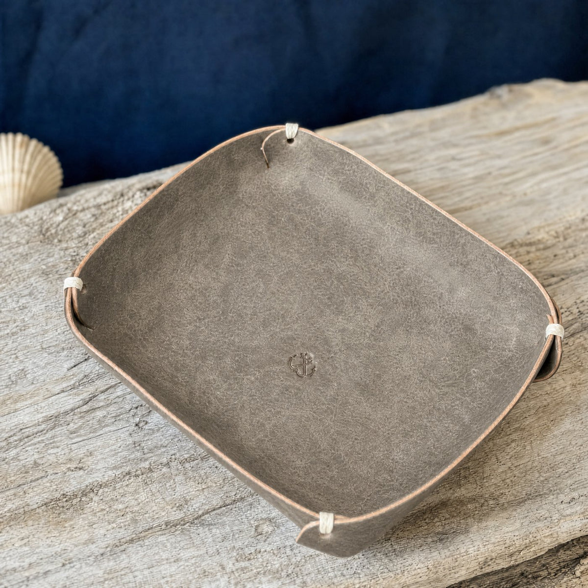 The Stowaway in Gray Pueblo leather