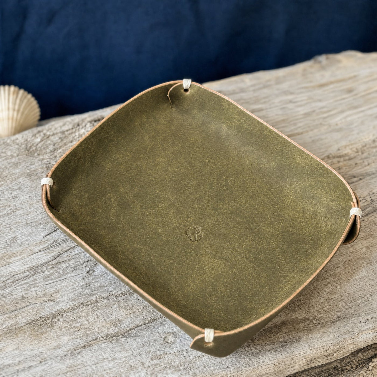 The Stowaway in Olive Pueblo leather